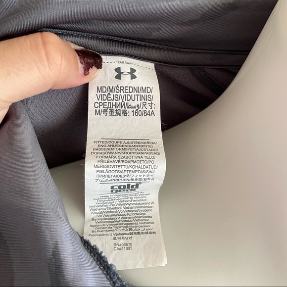 Under Armor Quarter Zip - Picture 3 of 5